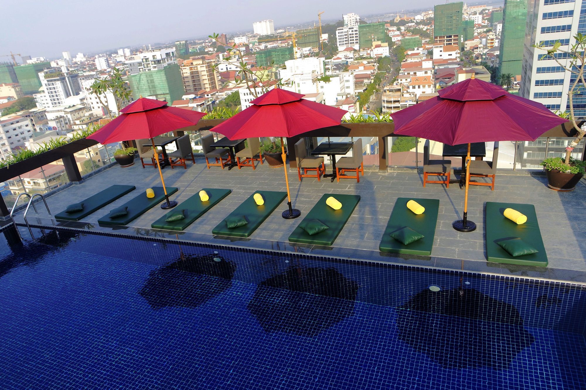 V Hotel Phnom Penh Zewnętrze zdjęcie